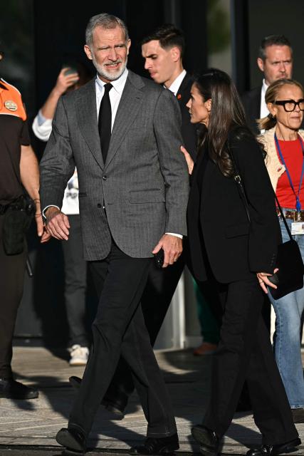 Spain's King Felipe VI (L) walks with Queen Letizia to speak to reporters after they visited injured victims of yesterday's train crash at a hospital in Toledo, one day after the deadly accident on October 29, 2026. A high-speed train collision between a Renfe AVE train and an Iryo south of Madrid killed 69 people and injured scores more, authorities said, in one of Europe's deadliest such disasters this century. The second such accident to strike Spain this year will raise fresh questions about the country's rail safety, with the transport minister speaking of an "error" and "inexplicable circumstances" that led to the crash. (Photo by Javier SORIANO / AFP)