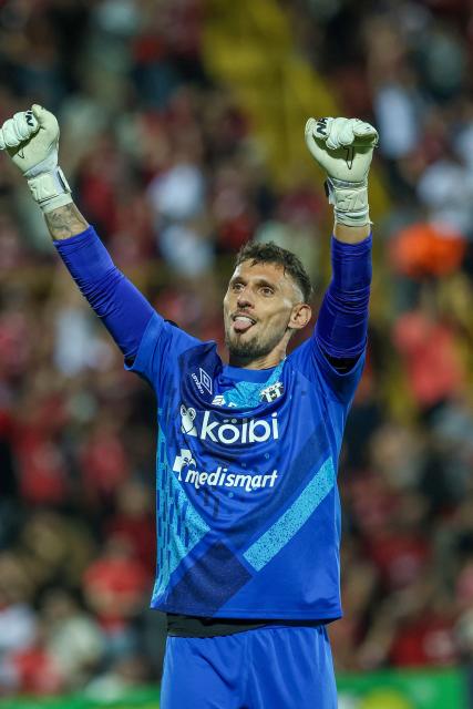 Alajuelense's Uruguayan goalkeeper #23 Washington Ortega celebrates a goal scored by Alajuelense's Venezuelan midfielder #10 Juanpi (unseen) during the 2026 Concacaf Central American Cup second-leg semifinal football match between Costa Rica's LD Alajuelense and Honduras' FC Motagua, at the Alejandro Morera stadium, in Alajuela, Costa Rica, on October 29, 2026. (Photo by JOHN DURAN / AFP)