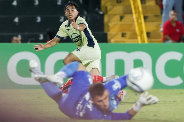 Motagua's forward #27 Jefryn Macias reacts after missing a change during the 2026 Concacaf Central American Cup second-leg semifinal football match between Costa Rica's LD Alajuelense and Honduras' FC Motagua, at the Alejandro Morera stadium, in Alajuela, Costa Rica, on October 29, 2026. (Photo by JOHN DURAN / AFP)