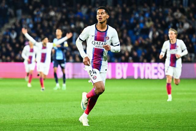 PSG's French midfielder #24 Senny Mayulu (C) celebrates scoring his team's fourth goal during the French L1 football match between Le Havre Athletic Club and Paris Saint-Germain (PSG) at Stade Oceane in Le Havre, north-western France on October 30, 2026. (Photo by Guillaume SALIGOT / AFP)