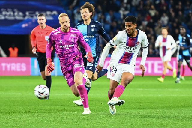 PSG's French midfielder #24 Senny Mayulu (R) kicks the ball next to Le Havre's Belgium goalkeeper #16 Arnaud Bodart to score his team's fourth goal during the French L1 football match between Le Havre Athletic Club and Paris Saint-Germain (PSG) at Stade Oceane in Le Havre, north-western France on October 30, 2026. (Photo by Guillaume SALIGOT / AFP)