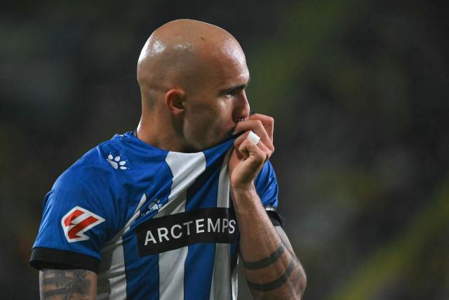Espanyol's Slovenian defender #16 Vanja Drkusic gestures during the Spanish league football match between Villarreal CF and RCD Espanyol at La Ceramica Stadium in Vila-real on October 30, 2026. (Photo by JOSE JORDAN / AFP)