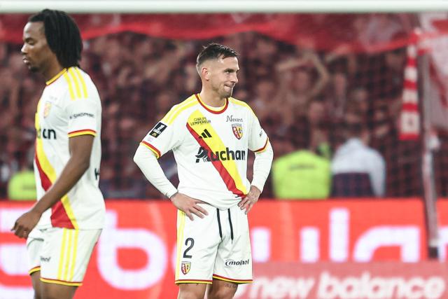 Lens' French defender #02 Ruben Aguilar reacts at the end of the French L1 football match between Lille LOSC and RC Lens at the Stade Pierre-Mauroy in Villeneuve-d'Ascq, northern France, on October 30, 2026. (Photo by Sameer Al-DOUMY / AFP)