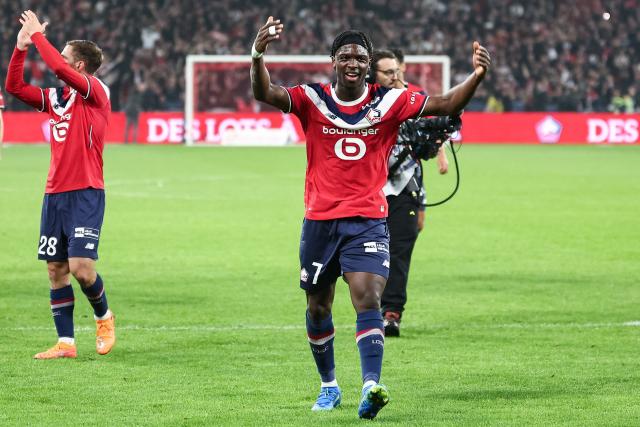 Lille's French midfielder #07 Dilane Bakwa celebrates at the end of the French L1 football match between Lille LOSC and RC Lens at the Stade Pierre-Mauroy in Villeneuve-d'Ascq, northern France, on October 30, 2026. (Photo by Sameer Al-DOUMY / AFP)