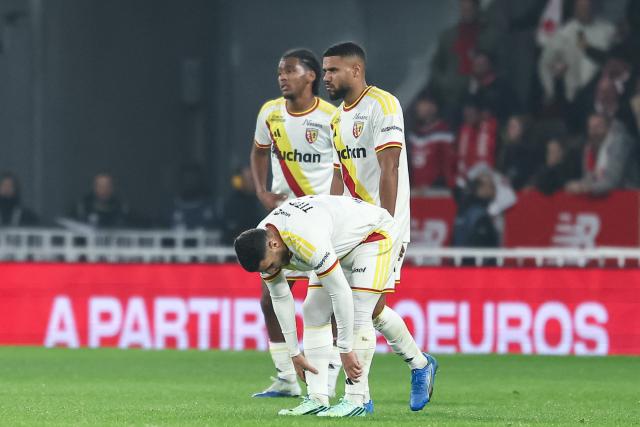Lens' players react at the end of the French L1 football match between Lille LOSC and RC Lens at the Stade Pierre-Mauroy in Villeneuve-d'Ascq, northern France, on October 30, 2026. (Photo by Sameer Al-DOUMY / AFP)