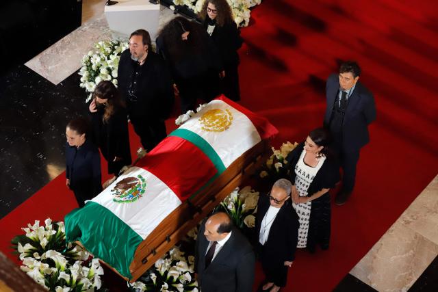 Mexico's President Claudia Sheinbaum (L) and relatives stand beside the coffin of former Mexican presidential candidate Cuauhtemoc Cardenas, who died on October 28 at the age of 92, during a tribute ceremony at the Palace of Fine Arts in Mexico City on October 30, 2026. Hundreds of Mexicans, including President Claudia Sheinbaum, paid tribute to Cuauhtemoc Cardenas, a three-time presidential candidate, former Mexico City mayor and leading figure of Mexico's modern left, during a memorial service held at the Palace of Fine Arts. (Photo by Barny GOMEZ / AFP)