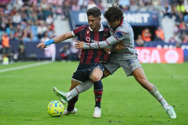 Levante's Spanish forward #09 Ivan Romero and Atletico Madrid's Argentine forward #20 Giuliano Simeone (R) fight for the ball during the Spanish league football match between Levante UD and Club Atletico de Madrid at Ciutat de Valencia Stadium in Valencia on October 31, 2026. (Photo by JOSE JORDAN / AFP)