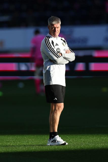 La Rochelle's Irish head coach Ronan O'Gara looks on as his players warm up before the French Top14 rugby union match between Stade Francais Paris and La Rochelle at the Jean-Bouin Stadium in Paris on October 31, 2026. (Photo by Anne-Christine POUJOULAT / AFP)