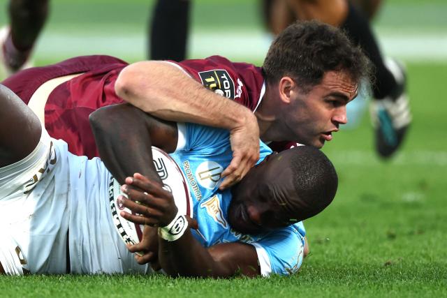 Bayonne's Congolese winger Madosha Tambwe (bottom) is tackled by Bordeaux' French centre Damian Penaud (up) during the French Top14 rugby union match between Union Bordeaux Bègles (UBB) and Aviron Bayonnais at the Chaban-Delmas stadium in Bordeaux, south-western France, on October 31, 2026. (Photo by ROMAIN PERROCHEAU / AFP)