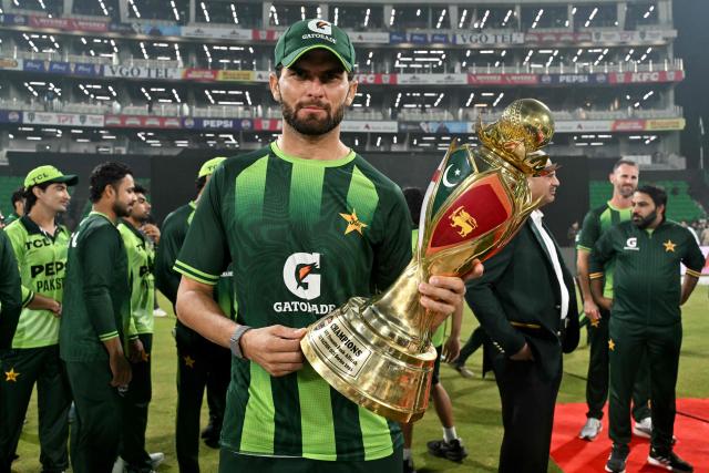Pakistan's captain Shaheen Shah Afridi (C) celebrates with the trophy after his team's win at the end of the one-day international (ODI) tri-series final cricket match between Pakistan and Sri Lanka in the Gaddafi Stadium of Lahore on October 31, 2026. (Photo by ARIF ALI / AFP)