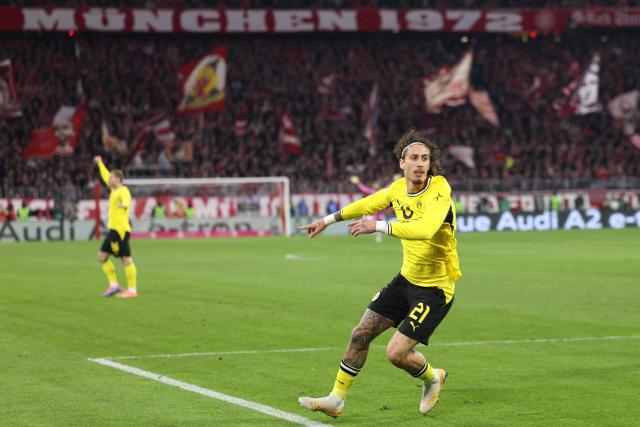 Dortmund's Portuguese forward #21 Fabio Silva celebrates scoring the 2-2 goal with his teammates during the German first division Bundesliga football match between FC Bayern Munich and BVB Borussia Dortmund in Munich, southern Germany, on October 31, 2026. (Photo by Alexandra BEIER / AFP) / DFL REGULATIONS PROHIBIT ANY USE OF PHOTOGRAPHS AS IMAGE SEQUENCES AND/OR QUASI-VIDEO