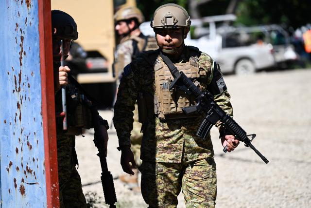 An Salvadoran Army soldier stands guard at their encampment in the Tabarre neighborhood after their arrival in Port-au-Prince,Haiti, on October 31,2026. Over 2,000 troops have flown in from El Salvador to Haiti in little over a week, effectively doubling the contingent of foreign soldiers operating in the Caribbean island nation. President Nayib Bukele ordered the rapid deployment after four Salvadoran personnel, who were operating in Haiti as part of a UN-backed anti-gang force, went missing in an ambush attack on October 18. (Photo by Clarens SIFFROY / AFP)