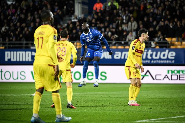 Troyes' Senegalese midfielder #08 Mouhamed Diop reacts after missing a goal opportunity during the French L1 football match between ES Troyes AC and Le Mans FC at the Stade de l'Aube in Troyes, central France, on October 31, 2026. (Photo by ARNAUD FINISTRE / AFP)