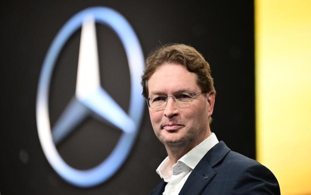 FILED - 22 February 2024, Baden-Wuerttemberg, Stuttgart: CEO of Mercedes-Benz Group AG Ola Kaellenius stands in front of a logo of the car manufacturer Mercedes-Benz before the annual press conference. Photo: Bernd Weißbrod/dpa