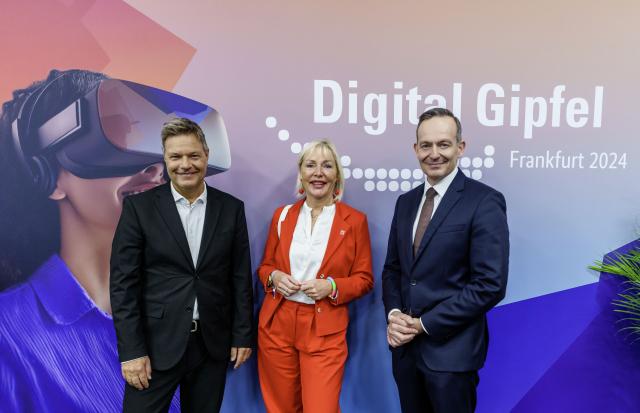 21 October 2024, Hesse, Frankfurt/Main: (L-R) Robert Habeck, Germany's Minister for Economic Affairs and Climate Protection, Kristina Sinemus, Minister for Digitalization and Innovation in Hesse, and Volker Wissing, Germany's Minister for Digital Affairs and Transport, stand together at the Digital Summit 2024. Photo: Andreas Arnold/dpa