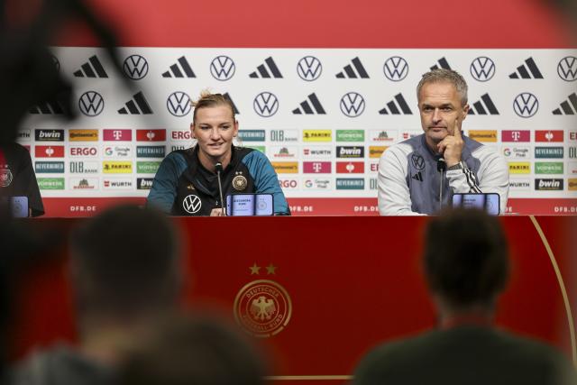 27 October 2024, North Rhine-Westphalia, Duisburg: Germany women's coach Christian Wueck (R) and player Alexandra Popp attend a press conference ahead of the Women's international soccer match against Australia. Photo: Christoph Reichwein/dpa