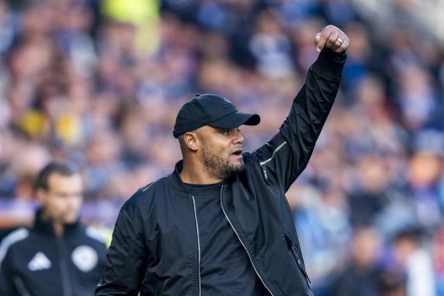 27 October 2024, North Rhine-Westphalia, Bochum: Munich coach Vincent Kompany gestures on the touchline during the German Bundesliga soccer match between VfL Bochum and Bayern Munich at Vonovia Ruhrstadion. Photo: David Inderlied/dpa - WICHTIGER HINWEIS: Gemäß den Vorgaben der DFL Deutsche Fußball Liga bzw. des DFB Deutscher Fußball-Bund ist es untersagt, in dem Stadion und/oder vom Spiel angefertigte Fotoaufnahmen in Form von Sequenzbildern und/oder videoähnlichen Fotostrecken zu verwerten bzw. verwerten zu lassen.