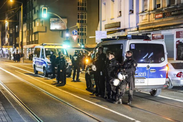 31 October 2024, North Rhine-Westphalia, Duisburg: Police deploy in Duisburg-Hochfeld to prevent riots. Last year, there were attacks on street cars on Halloween. Photo: Christoph Reichwein/dpa