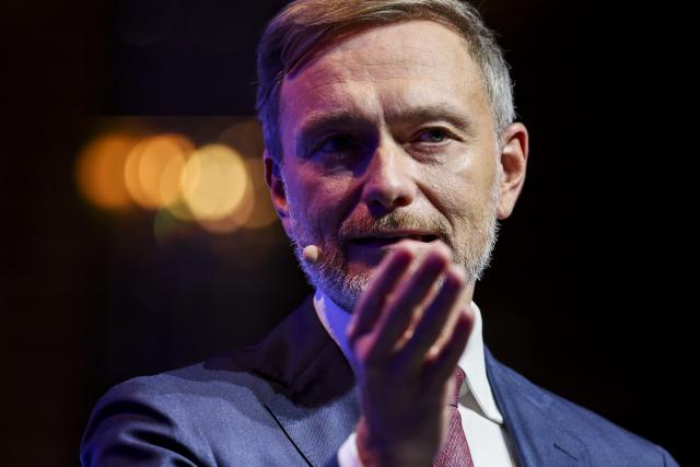 04 November 2024, Duesseldorf: German Minister of Finance, Christian Lindner, speaks on the podium during the Sankt Martin 2024 Friendship Banquet of the NRW construction industry. Photo: Christoph Reichwein/dpa