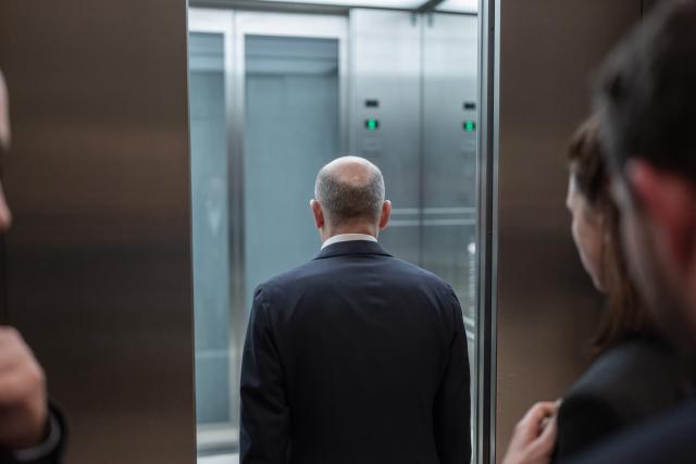 07 November 2024, Berlin: German Chancellor Olaf Scholz gets into the elevator after the Social Democratic Party of Germany (SPD) parliamentary group meeting following the break-up of the traffic light coalition. Photo: Michael Kappeler/dpa