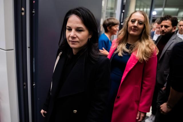 06 November 2024, Berlin: German Foreign Minister Annalena Baerbock (L) and Co-Chair of the Alliance 90/The Greens parliamentary group in the Bundestag Katharina Droege arrive at the Greens' parliamentary group meeting room after the dismissal of Federal Finance Minister Christian Lindner by the Federal Chancellor Olaf Scholz. Photo: Christoph Soeder/dpa