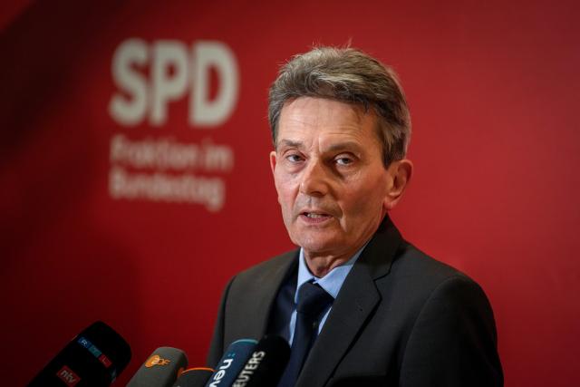 07 November 2024, Berlin: Chairman of the Social Democratic Party of Germany (SPD) parliamentary group in the Bundestag Rolf Muetzenich makes a press statement following the dismissal of the Federal Minister of Finance Christian Lindner after his party's special parliamentary group meeting. Photo: Kay Nietfeld/dpa