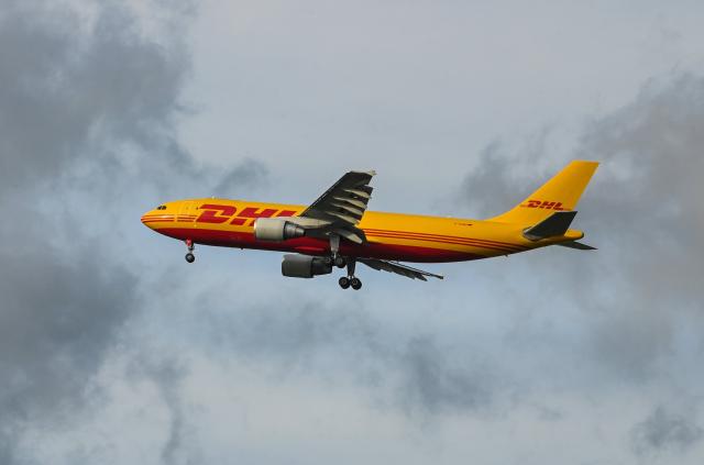 FILED - 01 November 2022, Saxony, Leipzig: A DHL Air Freight aircraft approaching Leipzig/Halle Airport. An aircraft flying from Leipzig on behalf of the DHL logistics firm crashed into a residential building near the Vilnius airport, killing at least one person and wounding three, the BNS news agency reported, citing an emergency services spokeswoman. Photo: Heiko Rebsch/dpa