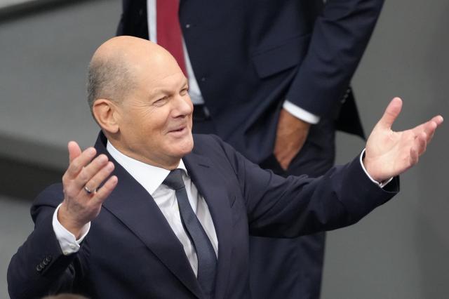 13 November 2024, Berlin: German Chancellor Olaf Scholz gestures ahead of his government statement. Around three months ahead of Germany's early elections, the country's Social Democrats are set to formally nominate Olaf Scholz as their chancellor candidate, in spite of his abysmal approval ratings. Photo: Michael Kappeler/dpa