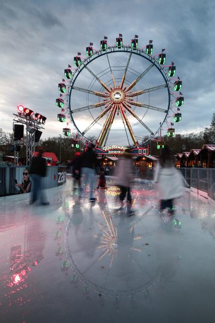 25 November 2024, Berlin: People skate on the ice rink at the Christmas market in front of the Rotes Rathaus. Photo: Hannes P. Albert/dpa