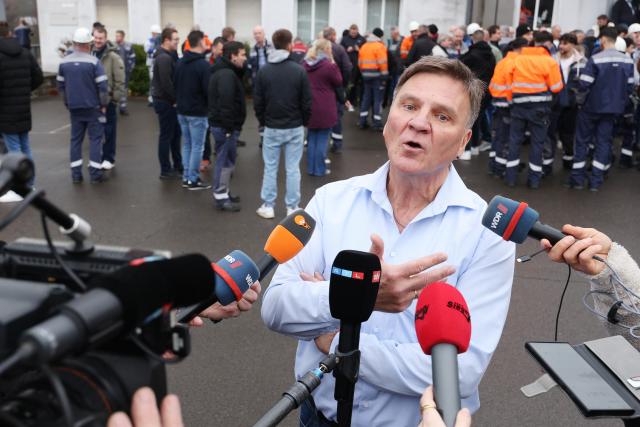 26 November 2024, Nordrhein-Westfalen, Kreuztal: Helmut Renk, Chairman of the Works Council at the Thyssenkrupp Steel plant in Kreuztal-Eichen, gives an interview in front of the building during a break in the works meeting. Germany's largest steel company, Thyssenkrupp Steel Europe, plans to cut several thousand jobs in the coming years. Photo: Rene Traut/dpa