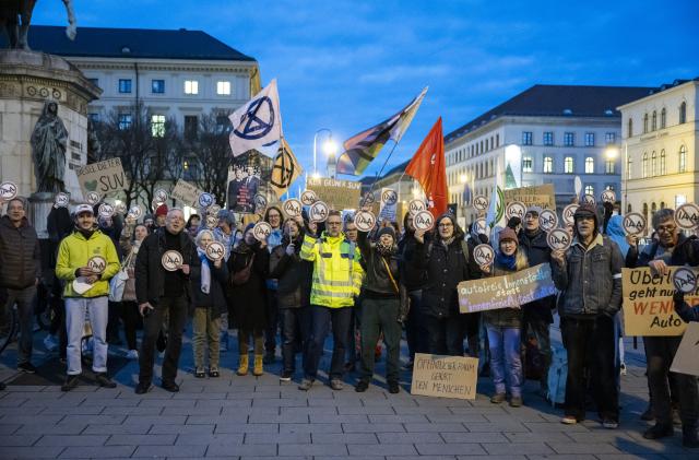 26 November 2024, Bavaria, Munich: Demonstrators take part in a rally organized by the Munich Nature Conservation Association against further IAAs exhibition. The Munich City Council will decide on Wednesday whether to host further exhibitions in the city center. Photo: Lukas Barth/dpa