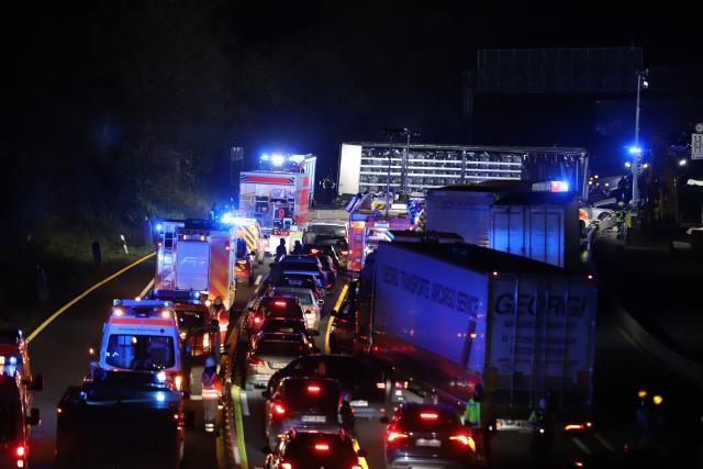 30 November 2024, North Rhine-Westphalia, Hagen: A truck stands at the scene of an accident on the Autobahn 1 near Hagen while a traffic jam has formed. Several people were seriously injured during the chaotic journey of a truck across several highways in North Rhine-Westphalia, according to the police. Photo: Sascha Thelen/dpa