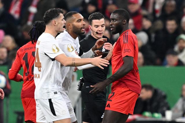 03 December 2024, Bavaria, Munich: Munich's Dayot Upamecano (R) argues with Leverkusen's Granit Xhaka (L) and Leverkusen's Jonathan Tah in the presence of referee Harm Osmers (C) during the German DFB Cup round of 16 soccer match between Bayern Munich and Bayer Leverkusen at the Allianz Arena. Photo: Sven Hoppe/dpa - IMPORTANT NOTICE: DFL and DFB regulations prohibit any use of photographs as image sequences and/or quasi-video.