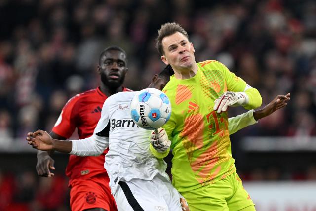 03 December 2024, Bavaria, Munich: Munich goalkeeper Manuel Neuer (R) tackles Leverkusen's Jeremie Frimpong (C) during the German DFB Cup round of 16 soccer match between Bayern Munich and Bayer Leverkusen at the Allianz Arena. Photo: Sven Hoppe/dpa - IMPORTANT NOTICE: DFL and DFB regulations prohibit any use of photographs as image sequences and/or quasi-video.