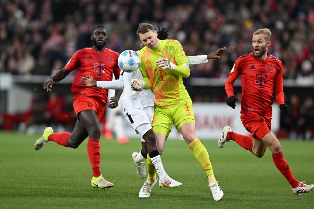 03 December 2024, Bavaria, Munich: Munich goalkeeper Manuel Neuer (2nd R) tackles Leverkusen's Jeremie Frimpong (C) during the German DFB Cup round of 16 soccer match between Bayern Munich and Bayer Leverkusen at the Allianz Arena. Photo: Sven Hoppe/dpa - IMPORTANT NOTICE: DFL and DFB regulations prohibit any use of photographs as image sequences and/or quasi-video.