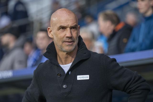 FILED - 31 March 2024, North Rhine-Westphalia, Bochum: Bochum coach Thomas Letsch enters the stadium ahead of the German Bundesliga soccer match between VfL Bochum and Darmstadt 98 at Vonovia Ruhrstadion. Letsch has been appointed Red Bull Salzburg coach in a return to the Austrian club in succession of Pepijn Lijnders. Photo: David Inderlied/dpa - IMPORTANT NOTE: In accordance with the regulations of the DFL German Football League and the DFB German Football Association, it is prohibited to utilize or have utilized photographs taken in the stadium and/or of the match in the form of sequential images and/or video-like photo series.