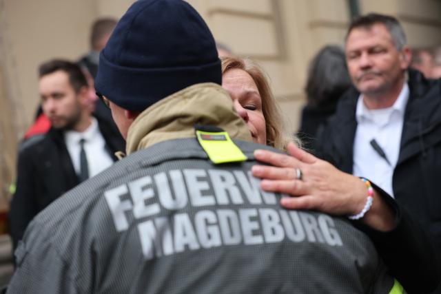 21 December 2024, Saxony-Anhalt, Magdeburg: German Minister of the Interior Nancy Faeser visits the scene of the fatal attack at the Magdeburg Christmas market and thanks the fire department. The evening before, a driver drove into a group of people at the market, resulting in several fatalities and injuries. Photo: Jan Woitas/dpa