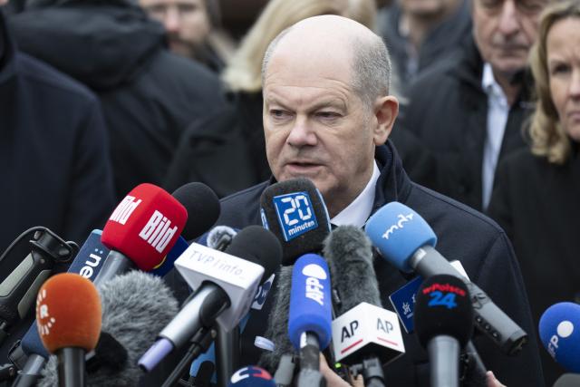 21 December 2024, Saxony-Anhalt, Magdeburg: Germany's Chancellor Olaf Scholz (L) delivers a statement alongside Reiner Haseloff, Minister President of Saxony-Anhalt, following their visit to the scene of the fatal attack at Magdeburg's Christmas market. The previous evening, a car driver struck a group of people at the market, causing multiple fatalities and injuries. Photo: Sebastian Kahnert/dpa