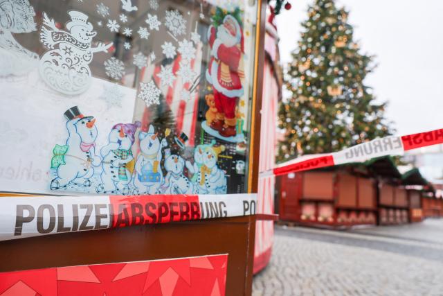 21 December 2024, Saxony-Anhalt, Magdeburg: A police cordon seals off the crime scene at Magdeburg's Christmas market, where the previous evening, a driver rammed into a group of people. Several people were killed and injured in the attack. Photo: Jan Woitas/dpa