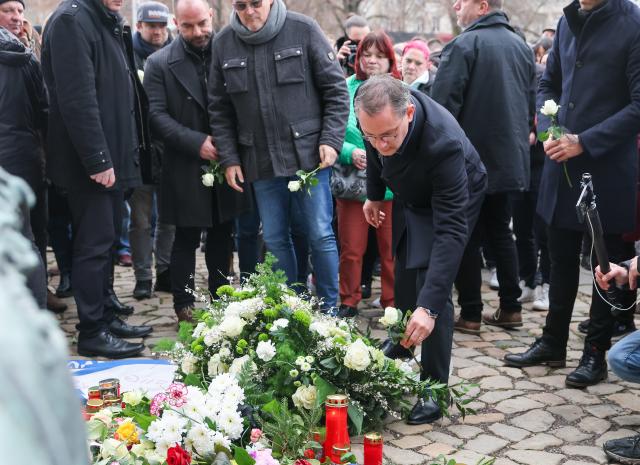 21 December 2024, Saxony-Anhalt, Magdeburg: Tino Chrupalla (2nd R), Chairman of the Alternative for Germany (AfD) party, lays flowers at the official memorial site at St. John's Church in Magdeburg, where the previous evening, a driver rammed into a group of people. Several people were killed and injured in the attack. Photo: Jan Woitas/dpa