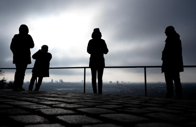 26 December 2024, Bavaria, Munich: Excursionists stand on the Olympiaberg in frosty temperatures on Boxing Day. Photo: Sven Hoppe/dpa