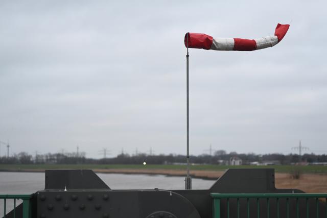 30 December 2024, Lower Saxony, Leer: A windbag flies on the Jann-Berghaus bridge in Leer. The German Weather Service (DWD) has issued a warning of heavy squalls on the Brocken Peak and gusts of wind on the coast. Photo: Lars Penning/dpa