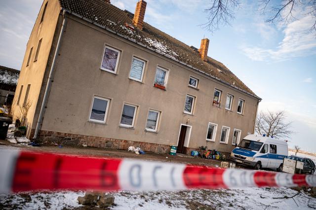 13 January 2025, Brandenburg, Casekow: Emergency services respond to a stabbing attack in an apartment building in Casekow. A 26-year-old woman and a 16-year-old male were killed, while a 19-year-old woman was seriously injured. Police arrested a 27-year-old man, the suspect, with serious injuries. The motive remains unclear. Photo: Fabian Sommer/dpa