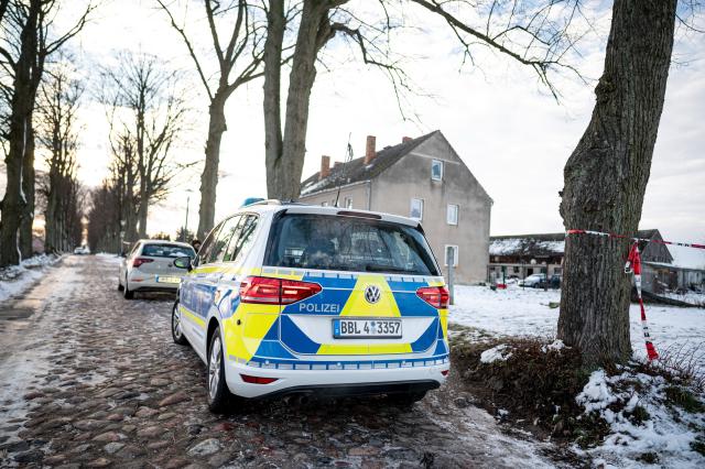 13 January 2025, Brandenburg, Casekow: Emergency services respond to a stabbing attack in an apartment building in Casekow. A 26-year-old woman and a 16-year-old male were killed, while a 19-year-old woman was seriously injured. Police arrested a 27-year-old man, the suspect, with serious injuries. The motive remains unclear. Photo: Fabian Sommer/dpa