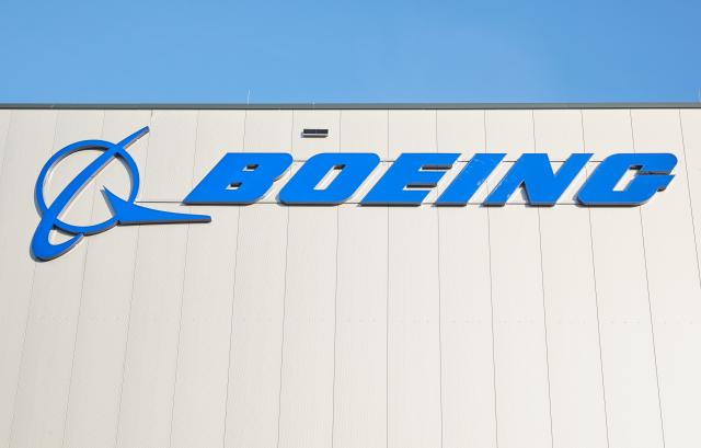 FILED - 26 October 2022, Schleswig-Holstein, Henstedt-Ulzburg: A view of a logo with the inscription "Boeing" on a hall of the US aircraft manufacturer Boeing distribution center.  The US aircraft manufacturing giant Boeing announced on 15 January that it delivered a total of 93 aircraft in the fourth quarter of 2024. Photo: Georg Wendt/dpa