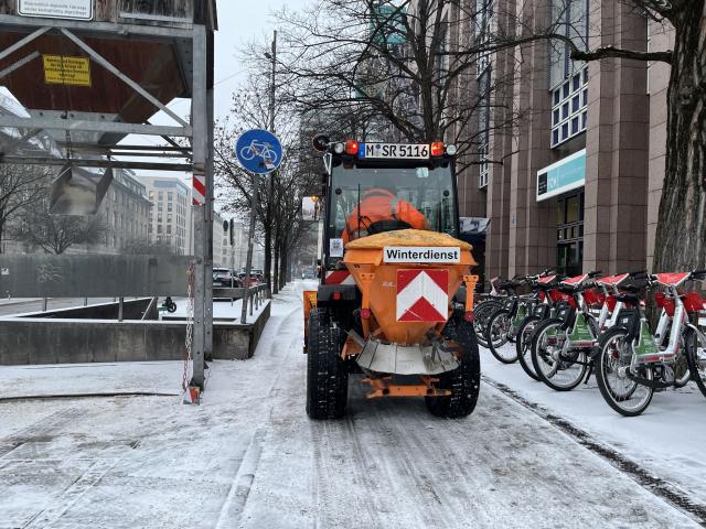 15 January 2025, Bavaria, Munich: A snow clearing vehicle is seen on a cycle path in Arnulfstrasse in Munich. Snow and icy roads have led to many accidents in Bavaria. Photo: Frederick Mersi/dpa