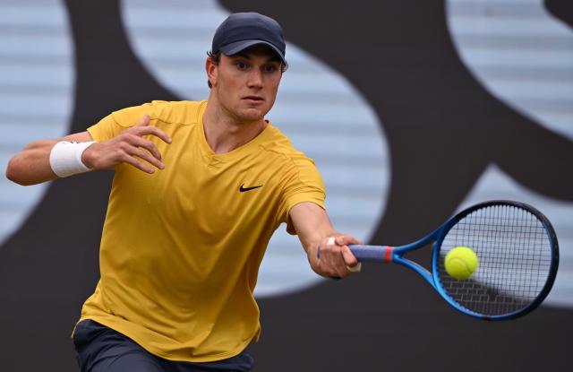 FILED - 16 June 2024, Baden-Wurttemberg, Stuttgart: UK tennis player Jack Draper in action against Italy's Matteo Berrettini during their men's singles final tennis match of the Stuttgart Open tournament. Draper has announced his withdrawal from the Dubai Tennis Championships in order to "manage" his body. Photo: Marijan Murat/dpa