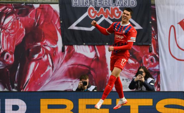 23 February 2025, Saxony, Leipzig: Heidenheim's Mathias Honsak celebrates scoring his side's first goal during the German Bundesliga soccer match between RB Leipzig and 1. FC Heidenheim at the Red Bull Arena. Photo: Hendrik Schmidt/dpa - IMPORTANT NOTICE: DFL and DFB regulations prohibit any use of photographs as image sequences and/or quasi-video.