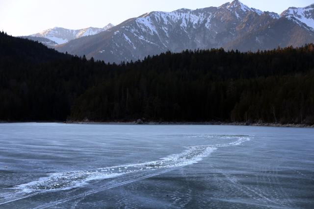 06 March 2025, Bavaria, Grainau: View of the spot on the frozen Lake Eibsee where several people broke through the ice in the afternoon. Photo: Karl-Josef Hildenbrand/dpa