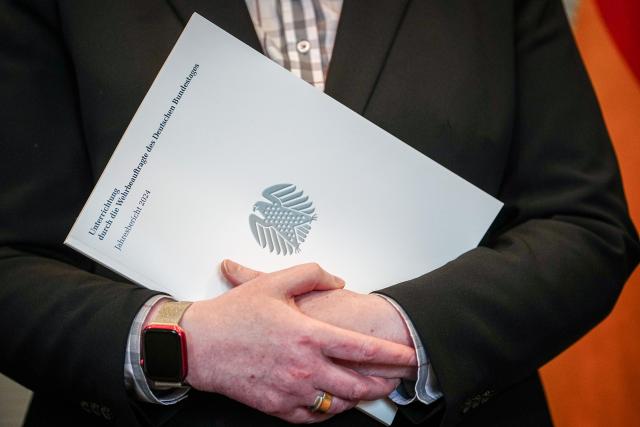 11 March 2025, Berlin: President of the Bundestag Baerbel Bas holds the Annual Report 2024 of the Parliamentary Commissioner for the Armed Forces. Photo: Kay Nietfeld/dpa